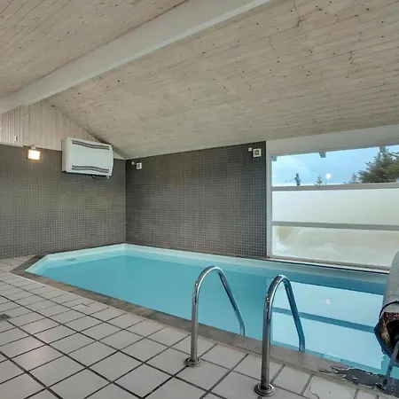度假居 4 Bedroom Stunning In 希茨海尔斯