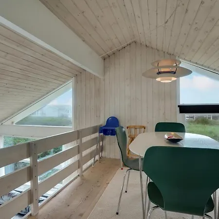 بيت للعطل 4 Bedroom Stunning In *