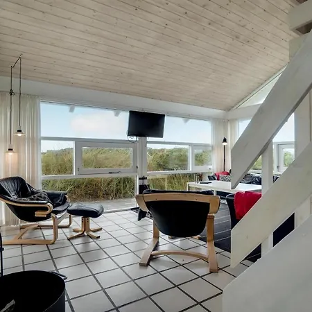 بيت للعطل 4 Bedroom Stunning In *