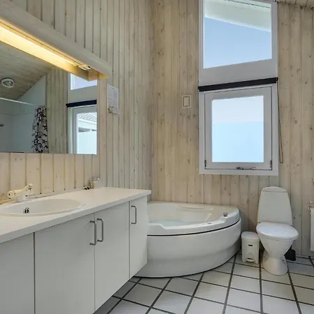 4 Bedroom Stunning In Vakantiehuis *